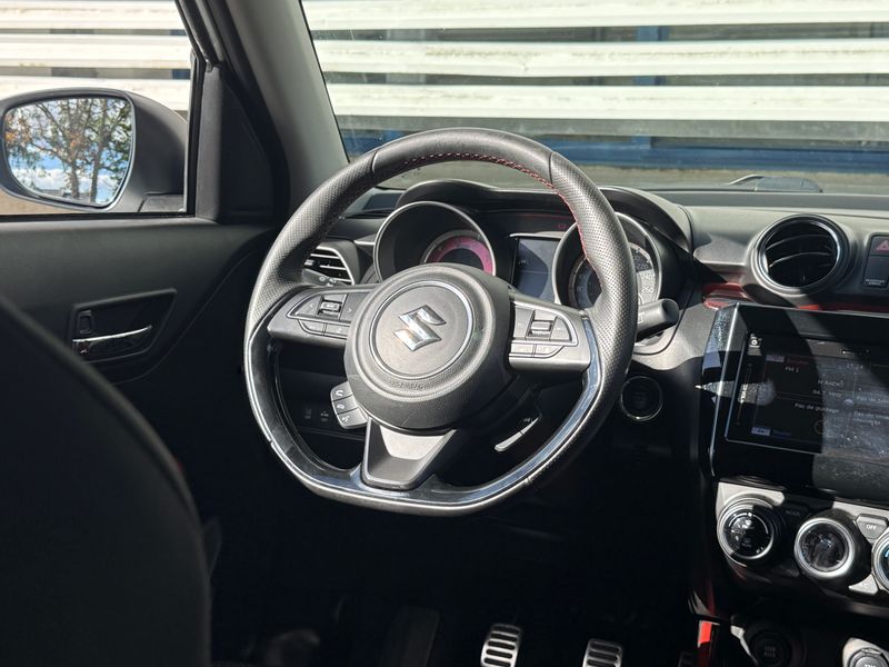 SUZUKI SWIFT - Photo 8