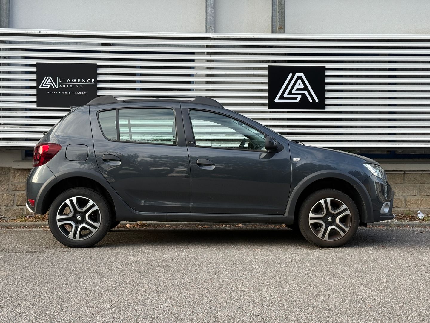DACIA SANDERO - Photo 16