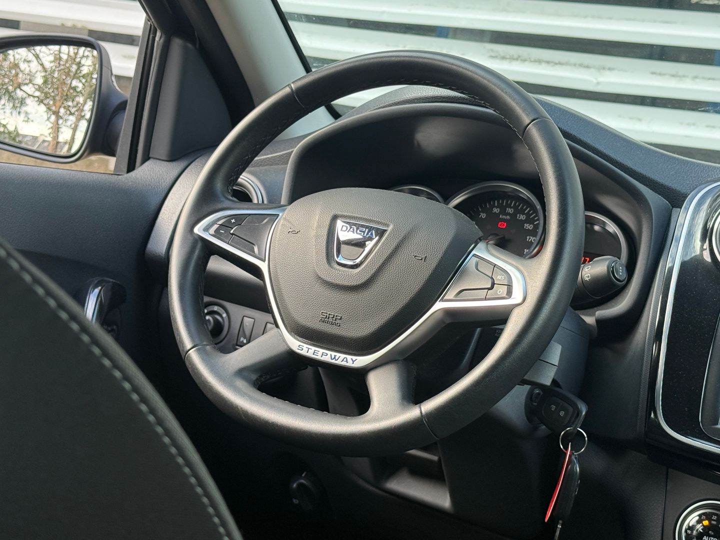 DACIA SANDERO - Photo 8