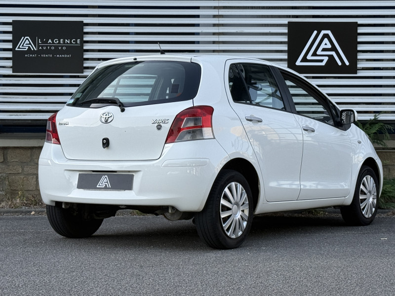 TOYOTA YARIS - Photo 3
