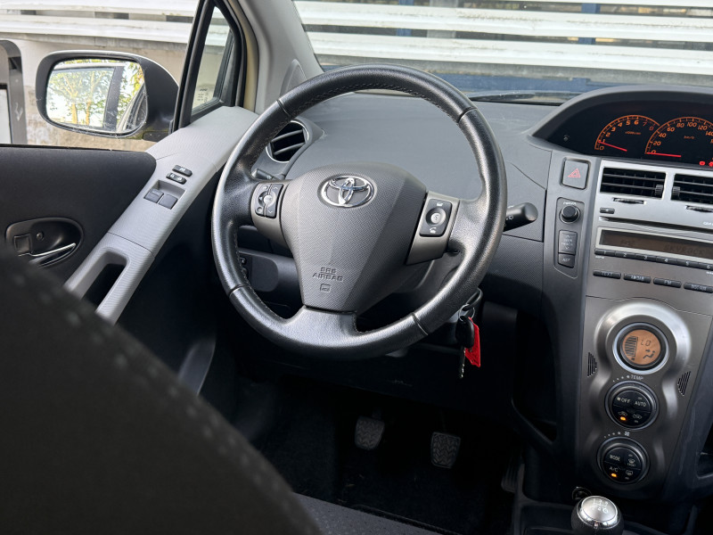 TOYOTA YARIS - Photo 5
