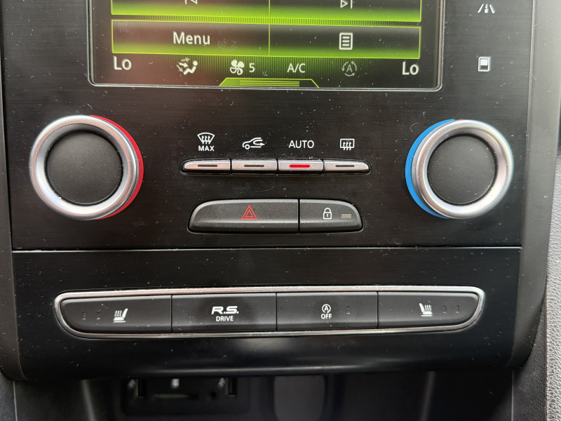 RENAULT MEGANE IV - Photo 14