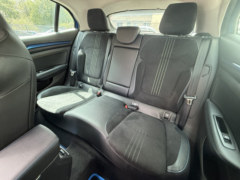 RENAULT MEGANE IV - Photo 18