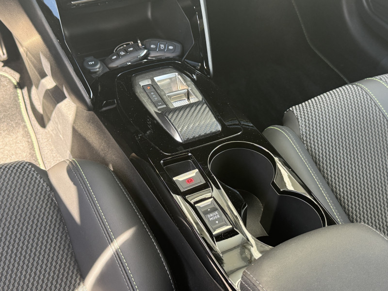 PEUGEOT 208 - Photo 12