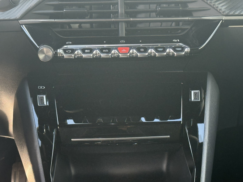 PEUGEOT 208 - Photo 13